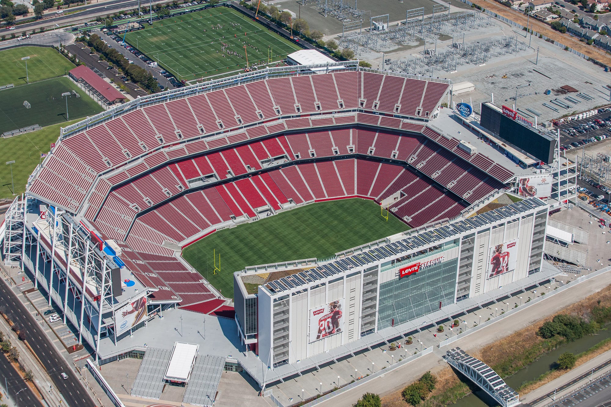 How much did levi stadium cost to build